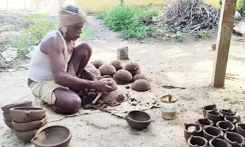 கார்த்திகை தீபத்திற்கு அகல்விளக்கு தயாரிக்கும் பணி தீவிரம்