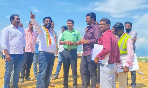 நான்கு வழி சாலைக்கான பணிகளை விஜய் வசந்த் எம்.பி ஆய்வு