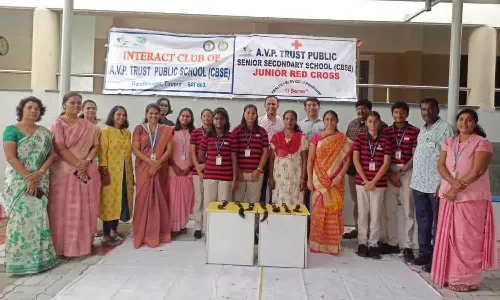 திருப்பூர்  காந்திநகர் ஏ.வி.பி., பள்ளியில்  பெண்களுக்கான மருத்துவ  பரிசோதனை- தலைமுடி தானம் வழங்கும் முகாம்