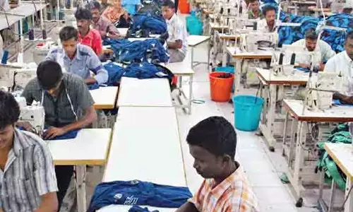 வீடு கேட்டு விண்ணப்பித்துள்ள  பின்னலாடை தொழிலாளா்கள் அனைவருக்கும் வீடு வழங்க வேண்டும் -  ஏ.ஐ.டி.யூ.சி., வலியுறுத்தல்