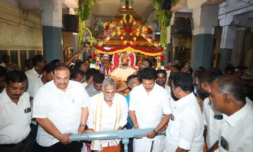 மலைக்கோட்டையில் மரத்தேர் வெள்ளோட்டம்