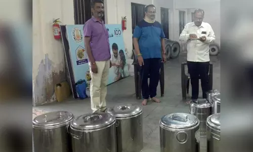 திண்டுக்கல்லில் காலை உணவு தயாரிக்கும் கூடத்தில் அதிகாரிகள் ஆய்வு