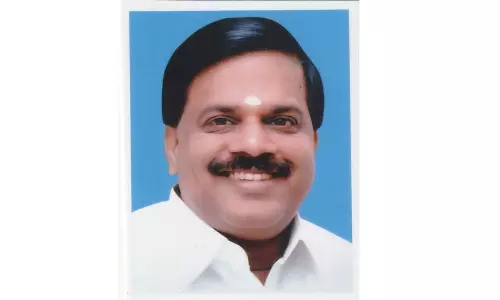 ஓமன் நாட்டில் உணவு வழங்காமல் சித்திரவதை செய்யப்படும் குமரி மீனவர்கள் உள்பட 17 பேரை உடனடியாக மீட்க நடவடிக்கை எடுக்க வேண்டும்