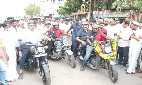 இரு சக்கர வாகன பிரசார ஊர்வலம்