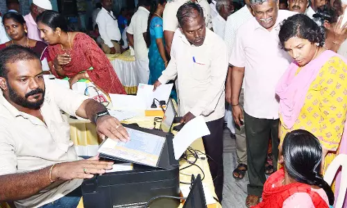 திருப்பத்தூரில் மக்களுடன் முதல்வர் திட்டத்தின் சிறப்பு முன்னோடி முகாம்