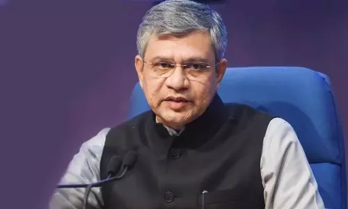 சமூக வலைத்தளங்களில் போலிகளை எதிர்கொள்ள புதிய விதிமுறை: மத்திய அமைச்சர்