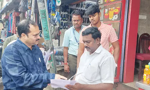 திருவள்ளூர் நகராட்சியில் 1,600 நிறுவனங்கள்-கடைகள் தொழில் வரி பாக்கி: அதிகாரிகள் எச்சரிக்கை