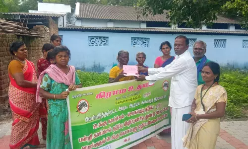 அலங்காரபேரியில் கிராம உதயம் சார்பில் டெங்கு  விழிப்புணர்வு துண்டு பிரசுரம் வழங்கல்