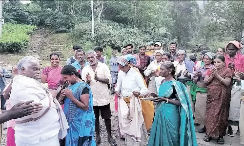 தேயிலை தோட்ட தொழிலாளருக்கு 2 ஆண்டு சம்பள நிலுவைத்தொகை