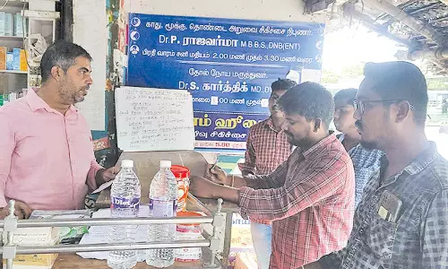 வணிகம் உரிமம் குறித்து நகராட்சி அதிகாரிகள் ஆய்வு