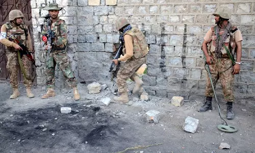 பாகிஸ்தானில் 4 பயங்கரவாத தாக்குதல்கள்- 2 ராணுவ வீரர்கள் உள்பட 9 பேர் உயிரிழப்பு