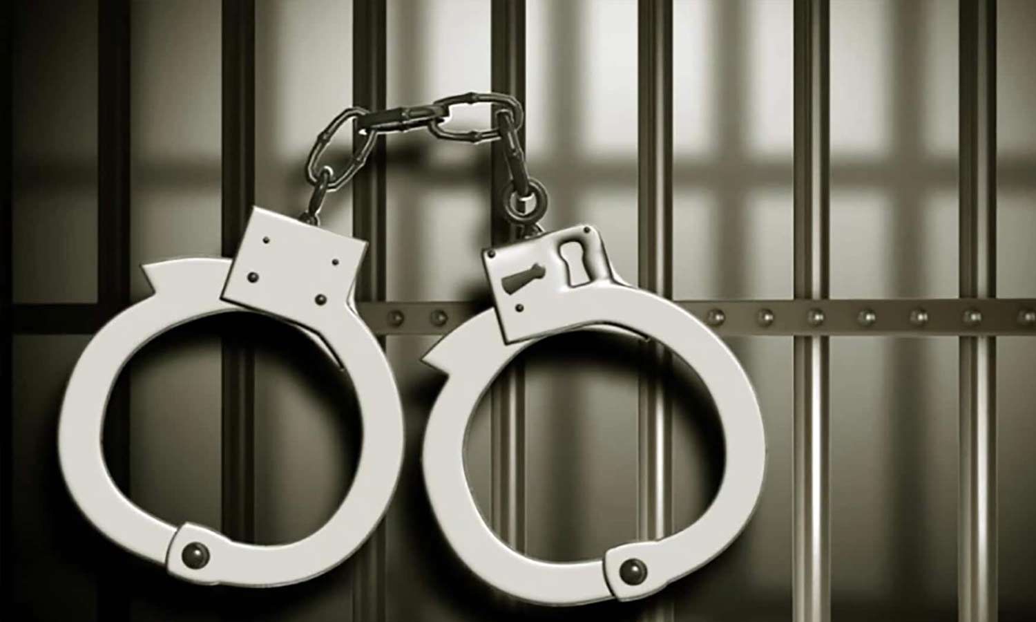 மதுராந்தகம் அருகே வீட்டில் குட்கா பதுக்கி விற்ற தந்தை-மகன் கைது