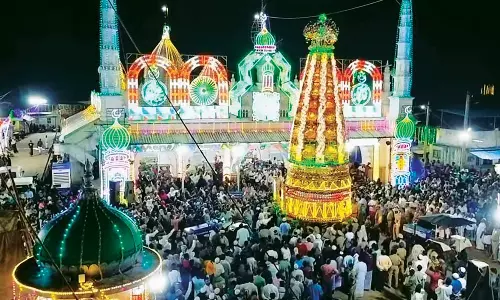 ஜாம்புவானோடை தர்காவில் பெரிய கந்தூரி விழா கோலாகலம்