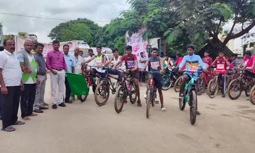 அரியலூரில் - மாவட்ட அளவிலான சைக்கிள் போட்டி