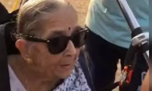 வான்சாகசத்தில் பங்கேற்ற 97 வயது மூதாட்டி