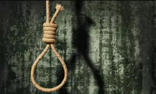 வேலைக்கு செல்லாததை தாய் கண்டித்ததால் வாலிபர் விஷம் குடித்து தற்கொலை