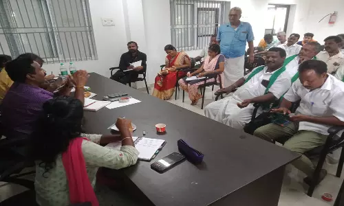 வானூர் வட்டாரத்தில்  நெல் கொள்முதல் நிலையங்களை திறக்க  அதிகாரிகள் நடவடிக்கை எடுக்க வேண்டும்