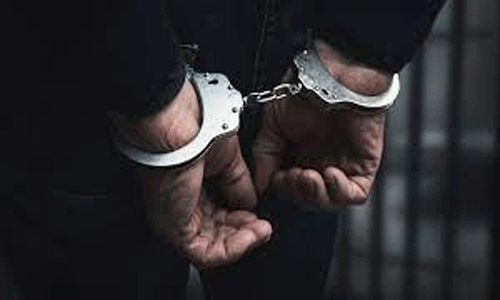 சூதாடியதாக 3 பேர் கைது; 7 பேர் தப்பி ஓட்டம்