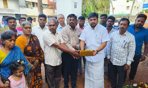 ரூ.21 லட்சம் செலவில் சாலை பணி-பிரகாஷ்குமார் எம்.எல்.ஏ. தொடங்கி வைத்தார்