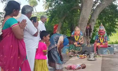 குழந்தையை பாதுகாக்கும் லம்பாடி அம்மனுக்கு குழந்தை பொங்கல் வழிபாடு