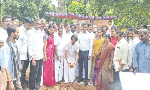 கொட்டாரம் பெருமாள்புரத்தில் ரூ.4½ கோடியில் இலங்கை அகதிகள் மறுவாழ்வு மைய கட்டிடம் : அமைச்சர் மனோ தங்கராஜ் அடிக்கல் நாட்டினார்