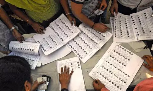 வாக்காளர் பட்டியலில் பெயர் சேர்க்க, நீக்க சிறப்பு முகாம்