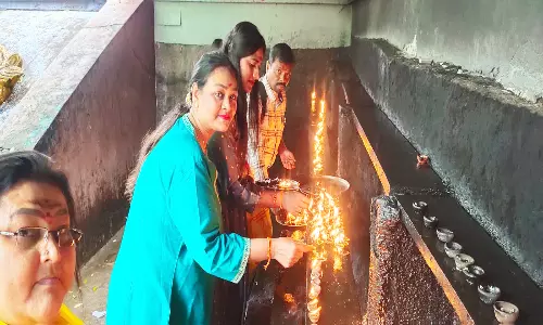 நடிகை ஷகிலா குடும்பத்தினருடன் சாமி தரிசனம்