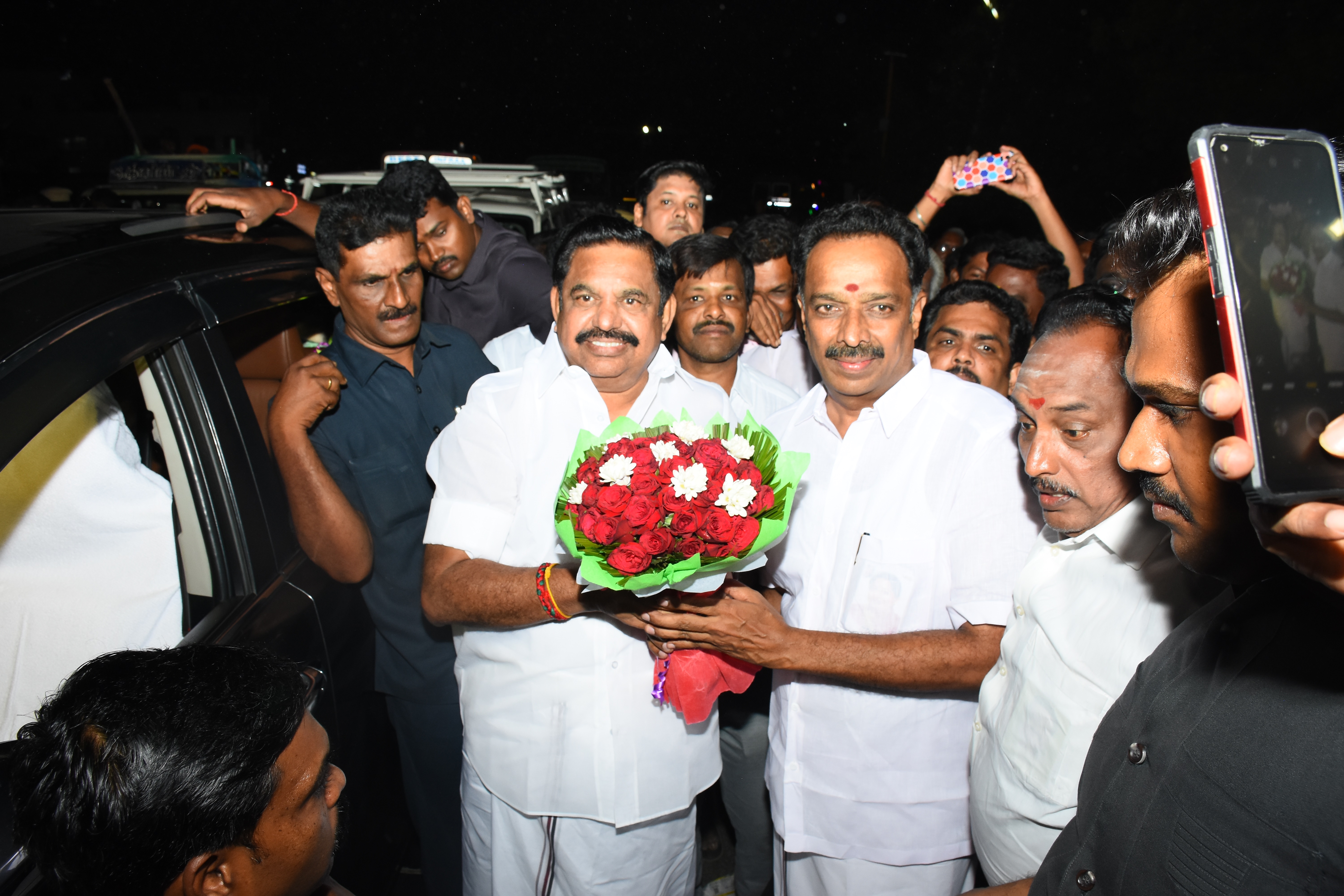 எடப்பாடி பழனிச்சாமிக்கு வரவேற்பு