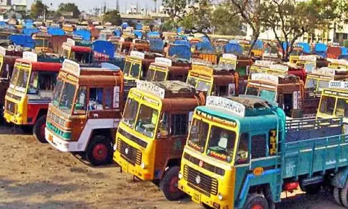 5 மாவட்டங்களில் பூட்டி கிடக்கும் தொழிற்சாலைகள்: 80 ஆயிரம் லாரிகள் லோடு கிடைக்காமல் நிறுத்தி வைப்பு