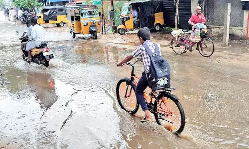 களக்காடு தலையணையில் 1 வாரத்திற்கு பின் சுற்றுலா பயணிகள் குளிக்க அனுமதி