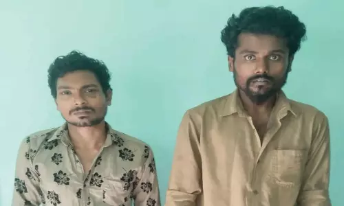 தக்கலை அருகே கட்டிட காண்டிராக்டரை தாக்கி கத்தி முனையில் பணம் பறிப்பு