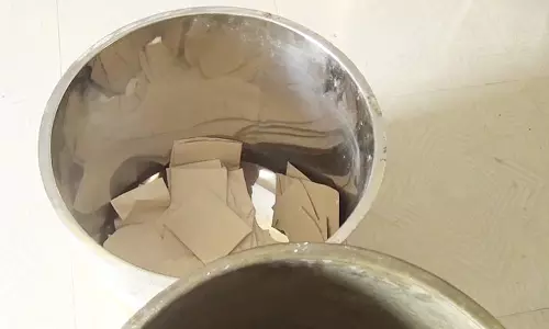 சினிமா பாணியில் சுவாரசியம்... விளக்குகளை அணைத்து கொள்ளை போன நகைகளை மீட்டுக்கொடுத்த கிராமத்தினர்