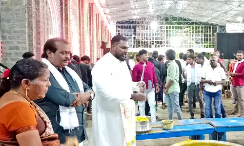 10,000 பேர் பங்கேற்ற பிரம்மாண்ட சமபந்தி விருந்து