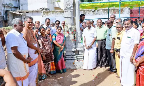 தூத்துக்குடி பெருமாள் கோவில் கல் மண்டபத்திற்கான கல் தூண் நிறுவும் பணி - அமைச்சர் கீதாஜீவன் தொடங்கி வைத்தார்