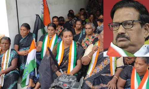 கே.எஸ்.அழகிரியை மாற்றக்கோரி மகளிர் அணியினர் ஆர்ப்பாட்டம்