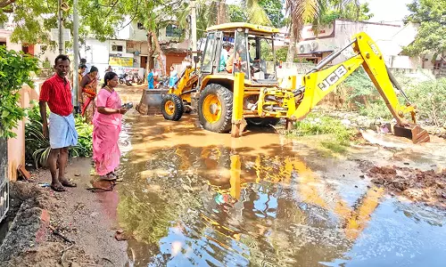 கீழநத்தம் பகுதியில் மழைநீர் தேங்கிய தெருக்களில் உடனடி சீரமைப்பு பணி