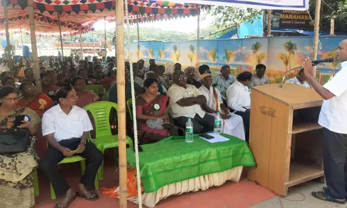 முதுநிலை பட்டதாரி ஆசிரியர்  கழகத்தினர் உண்ணாவிரதம்