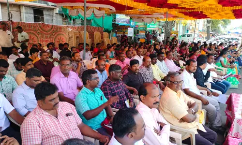 சேலத்தில் 10 அம்ச கோரிக்கைகளை வலியுறுத்தி ஆசிரியர் சங்கத்தினர் உண்ணாவிரதம்