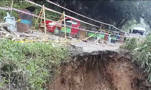 வால்பாறை- சாலக்குடி இடையே போக்குவரத்துக்கு தடை நீடிப்பு