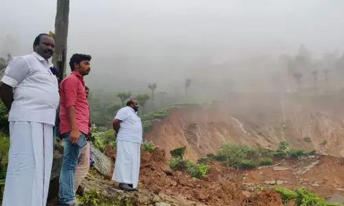 கீழ்கோத்தகிரி அருகே நிலச்சரிவு ஏற்பட்ட பகுதிகளில் ஒன்றிய தலைவர் ஆய்வு