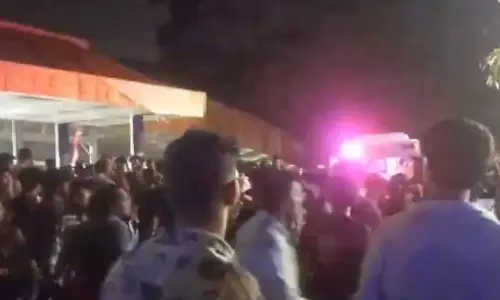 கேரளாவில் பல்கலைக்கழக விழாவில் ஏற்பட்ட கூட்ட நெரிசலில் சிக்கி 4 மாணவர்கள் உயிரிழப்பு