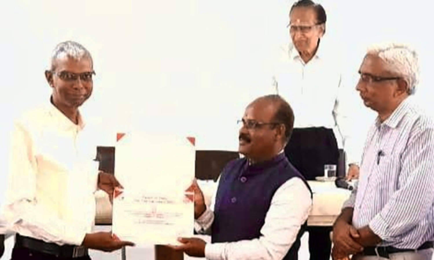 இந்திய அளவில் சிறந்த காபி உற்பத்தி செய்த பட்டிவீரன்பட்டி விவசாயிக்கு விருது