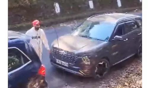 விபத்தில் சிக்கியவரை மீட்ட முகமது ஷமி: பாராட்டை குவித்து வரும் ரசிகர்கள்