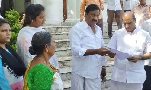 பெரிய வாய்க்கால் குடியிருப்புக்கு செல்ல அகலமான சாலை வசதி