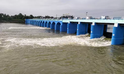 சேத்தியாத்தோப்பு அணைக்கட்டு, வீராணம் ஏரியில் இருந்து தண்ணீர் திறப்பு- விநாடிக்கு 1200 கன அடிநீர் வெளியேற்றம்