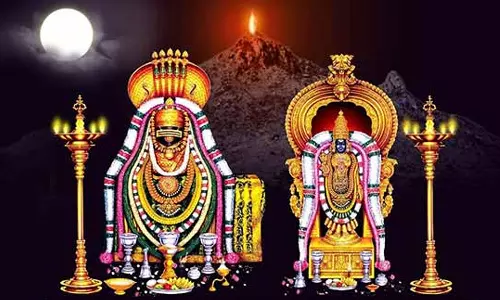 பக்தர்களைப்போல் கிரிவலம் வரும் அண்ணாமலையார்