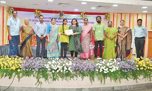 பிரைனி ப்ளூம்ஸ் இன்டர் நேஷனல் பள்ளி மாணவிக்கு பரிசு