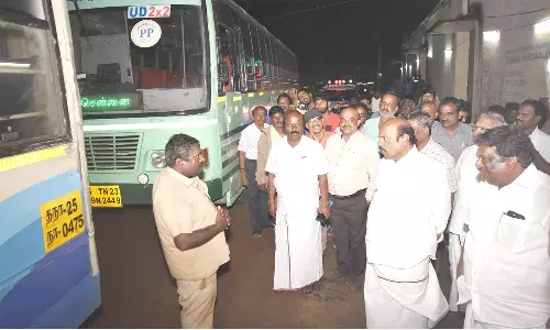 திருவண்ணாமலையில் தற்காலிக பஸ் நிலையங்களில் அமைச்சர்கள் ஆய்வு