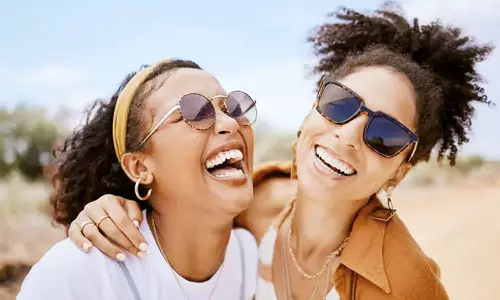 மனிதனுக்கு புத்துணர்வு அளிப்பது சரியான தூக்கம், சிரிப்பு