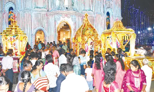 கிறிஸ்து அரசர் ஆலயத்தில் தேர் பவனி